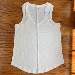 Gap white tank NWT